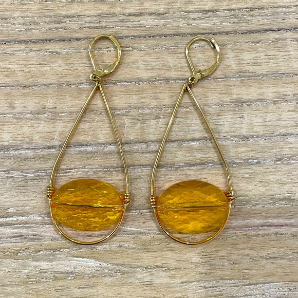 Gold hoop earrings - Picture 1 of 1